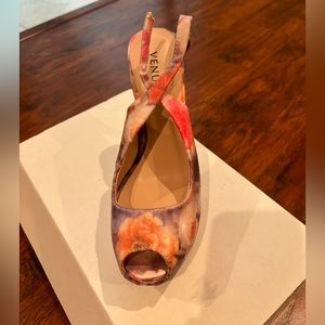 Floral Heels. 6.5 , I wore 3 times and been sitting in the box in my closet